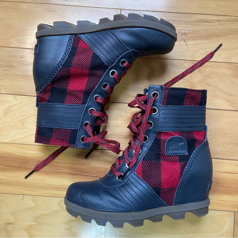Sorel Lexie Wedge Boots Leather Waterproof Womens Sz 3 Buffalo Plaid Black Red